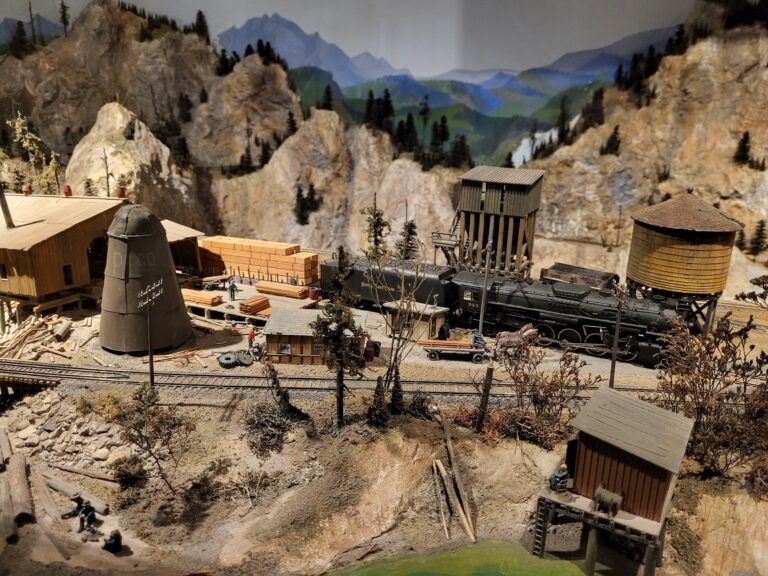 Image of an engine in the model railroad.