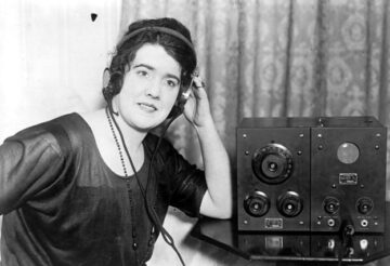 Old Radio Image